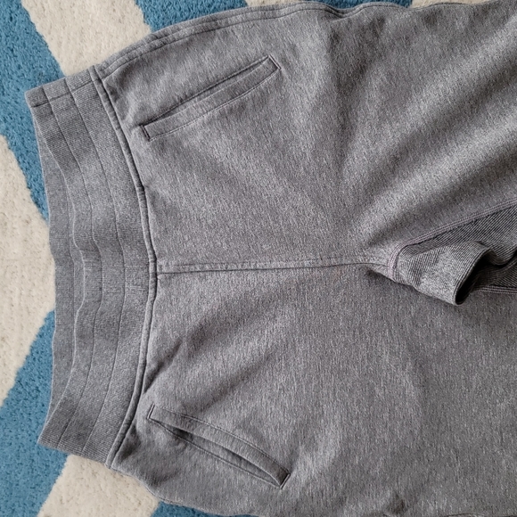 Lululemon pause Jogger size 6 - Picture 3 of 9